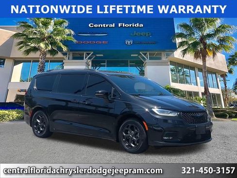 Used 2021 Chrysler Pacifica Touring-L w/ Uconnect Theater Family Group FWD image 1