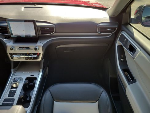 Used 2022 Ford Explorer XLT w/ Equipment Group 202A image 21