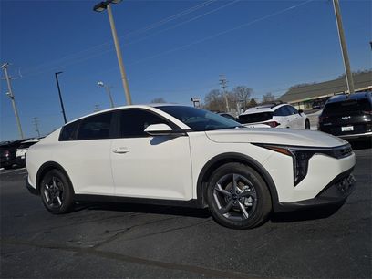 New 2025 Kia K4 LXS