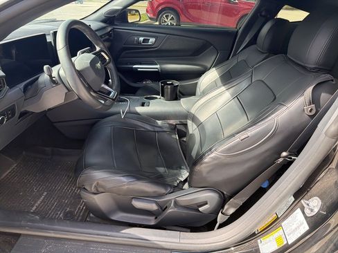 Used 2024 Ford Mustang Coupe image 4
