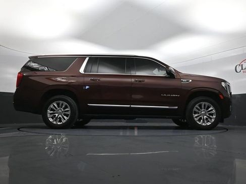 Used 2023 GMC Yukon XL SLT w/ SLT Luxury Package image 28