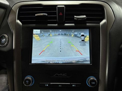 Used 2020 Ford Fusion SE image 26