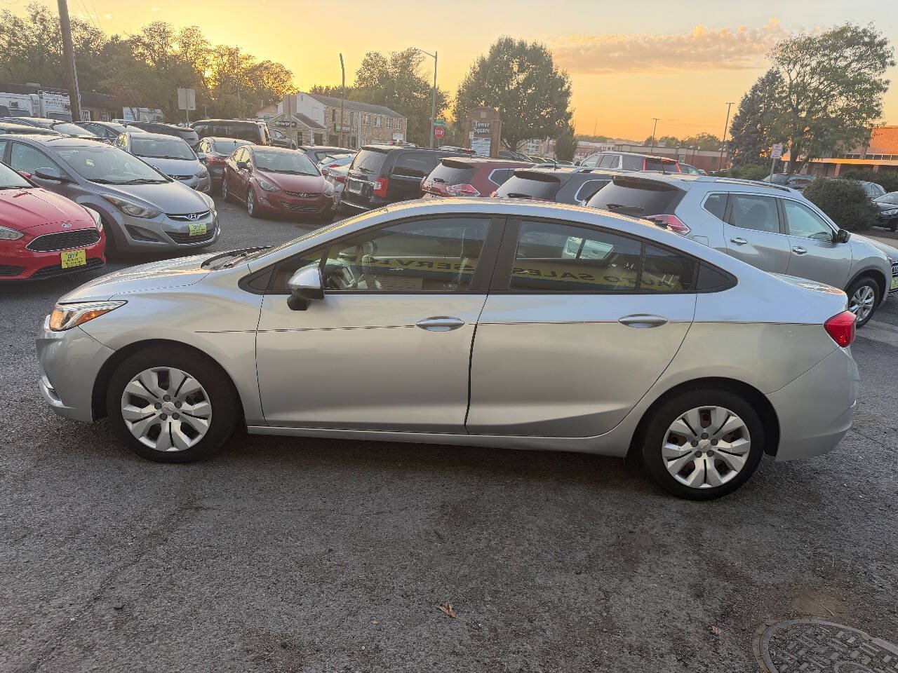 Used 2017 Chevrolet Cruze LS FWD image 3