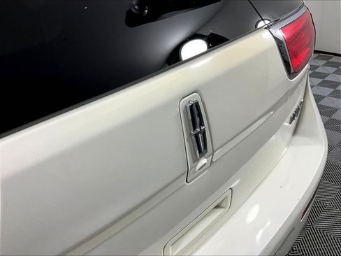 Used 2013 Lincoln MKX FWD image 24