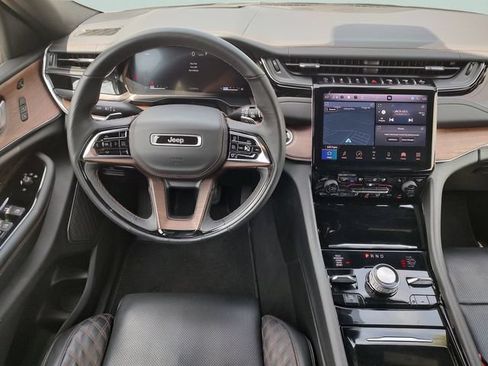 Used 2023 Jeep Grand Cherokee L Summit w/ Advanced Protech Group IV AWD/4WD image 10
