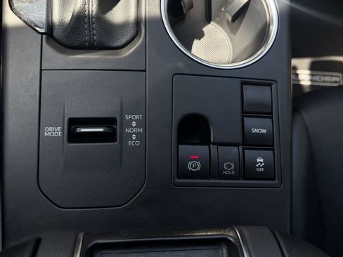 Used 2023 Toyota Highlander XSE FWD image 16