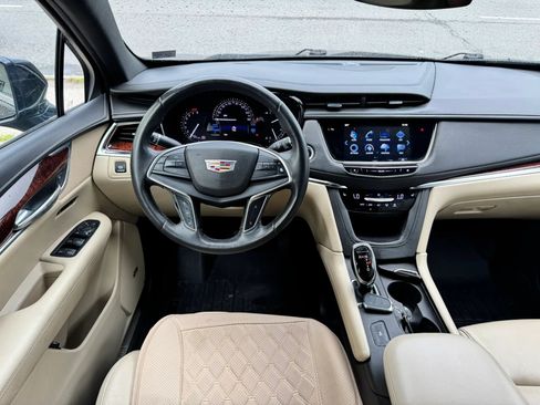 Used 2017 Cadillac XT5 Luxury w/ Driver Awareness Package FWD image 32