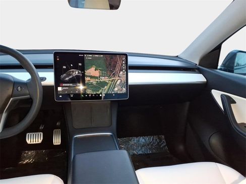 Used 2021 Tesla Model Y Performance image 14
