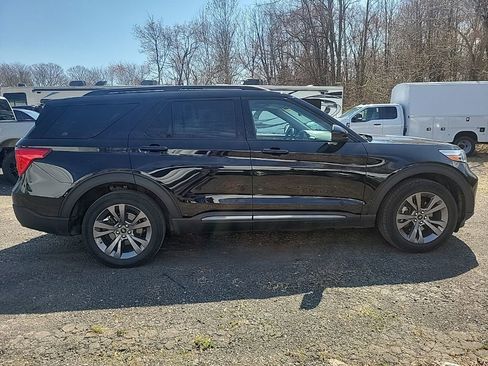Used 2022 Ford Explorer XLT w/ Equipment Group 202A image 9