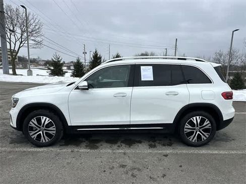 Used 2025 Mercedes-Benz GLB 250 4MATIC image 2