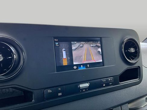 Used 2020 Mercedes-Benz Sprinter 2500 image 24