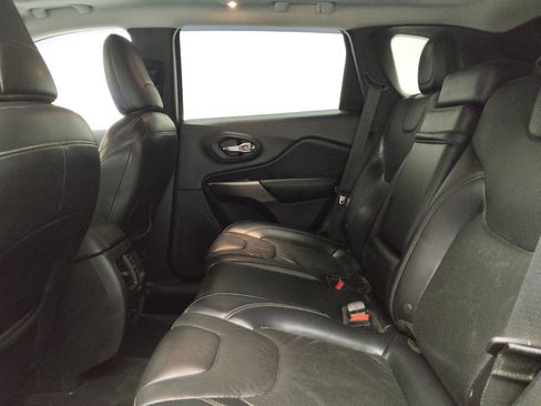 Used 2019 Jeep Cherokee Limited image 18