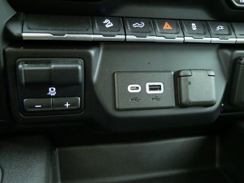 Used 2022 GMC Sierra 1500 Elevation image 31