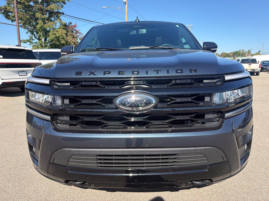 Used 2024 Ford Expedition Max Limited AWD/4WD image 3