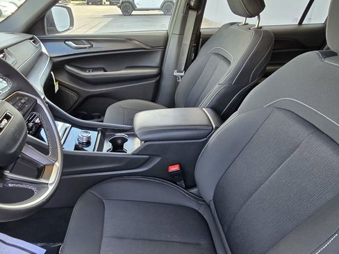 Used 2025 Jeep Grand Cherokee L Laredo w/ MOPAR Finishing Package image 15