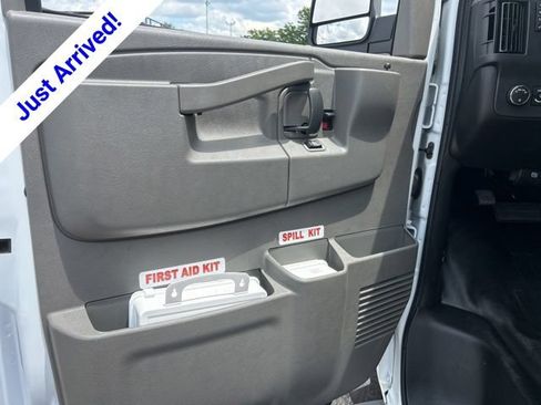 New 2025 Chevrolet Express 3500 Extended RWD image 11