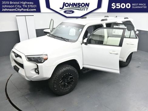Used 2022 Toyota 4Runner SR5 AWD/4WD image 36