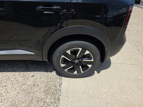 New 2026 Nissan Kicks SV AWD/4WD image 10