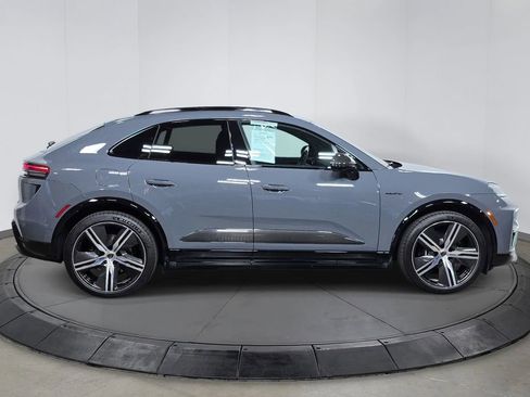 Used 2025 Porsche Macan Turbo Electric AWD/4WD image 8
