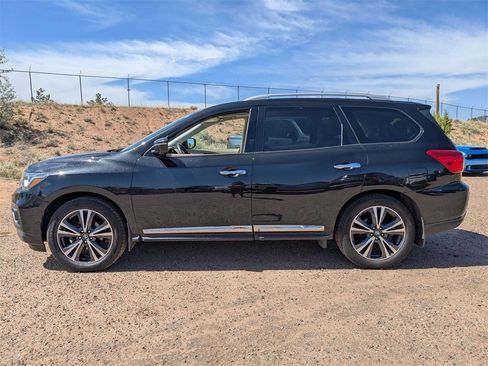 Used 2020 Nissan Pathfinder Platinum image 9