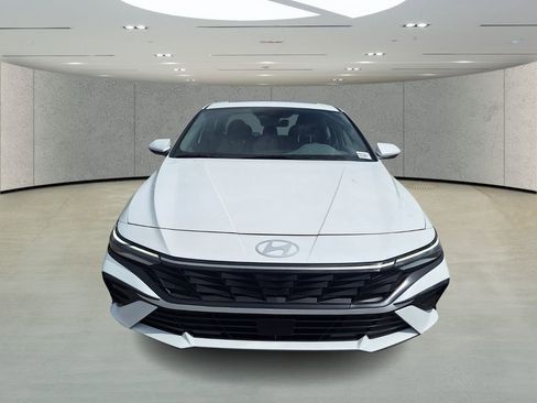 Used 2025 Hyundai Elantra SEL image 8