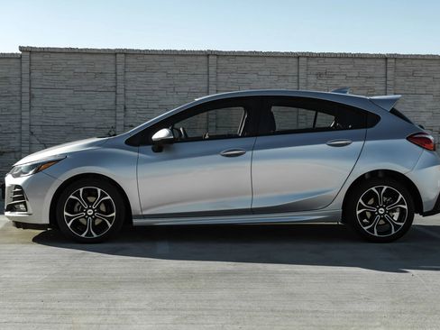 Used 2019 Chevrolet Cruze LT w/ Convenience Package image 11