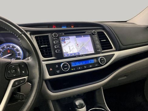 Used 2017 Toyota Highlander XLE AWD/4WD image 7