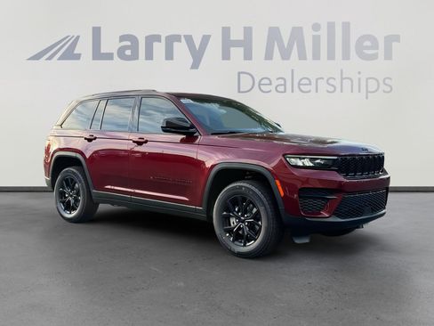 New 2025 Jeep Grand Cherokee Laredo RWD image 8