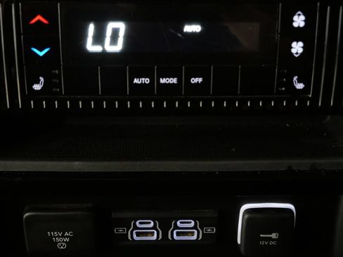 Used 2024 Jeep Wagoneer L Series II w/ Flexible Seating Group AWD/4WD image 21