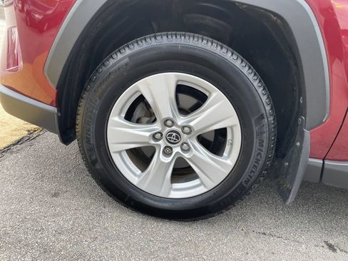 Certified 2019 Toyota RAV4 XLE w/ Convenience Package AWD/4WD image 9