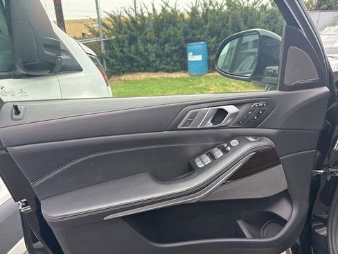 Used 2019 BMW X7 xDrive50i w/ M Sport Package image 17