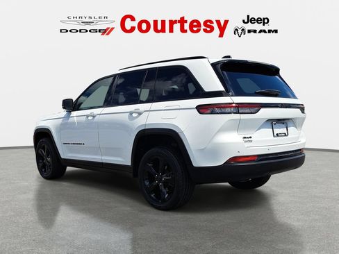 Certified 2024 Jeep Grand Cherokee Altitude AWD/4WD image 6