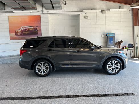 Used 2020 Ford Explorer Limited RWD image 12