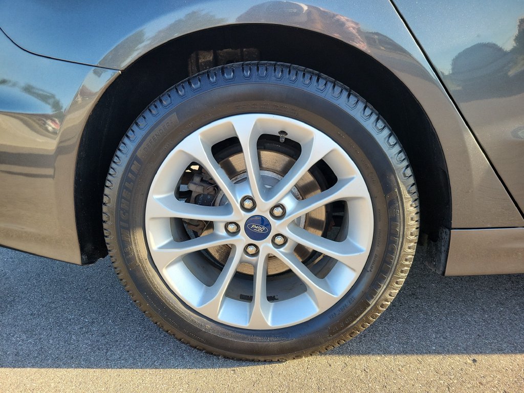 Used 2019 Ford Fusion SEL FWD image 5