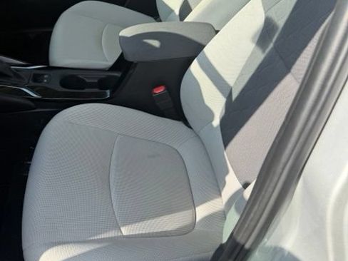 Used 2021 Toyota Corolla LE FWD image 3