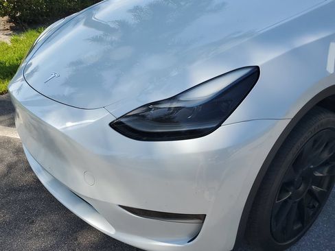Used 2024 Tesla Model Y Long Range RWD image 10