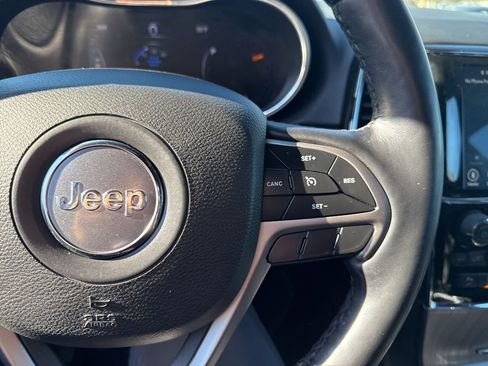 Used 2021 Jeep Grand Cherokee Laredo X image 27