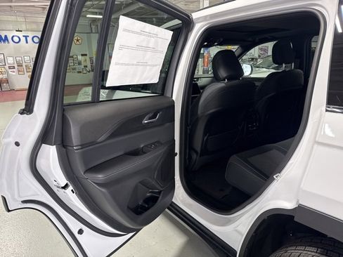 New 2025 Jeep Grand Cherokee Laredo X w/ Luxury Tech Group I image 25