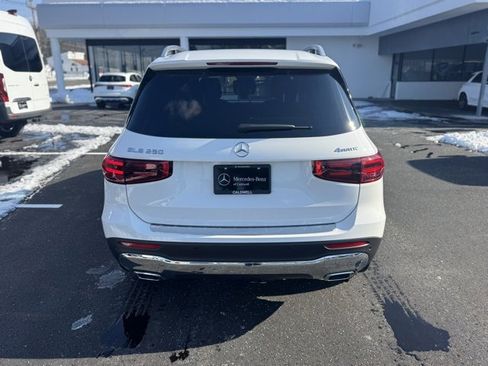 Used 2026 Mercedes-Benz GLB 250 4MATIC image 4