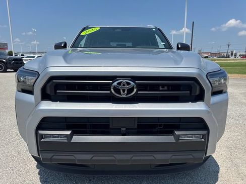 Used 2025 Toyota 4Runner SR5 AWD/4WD image 9