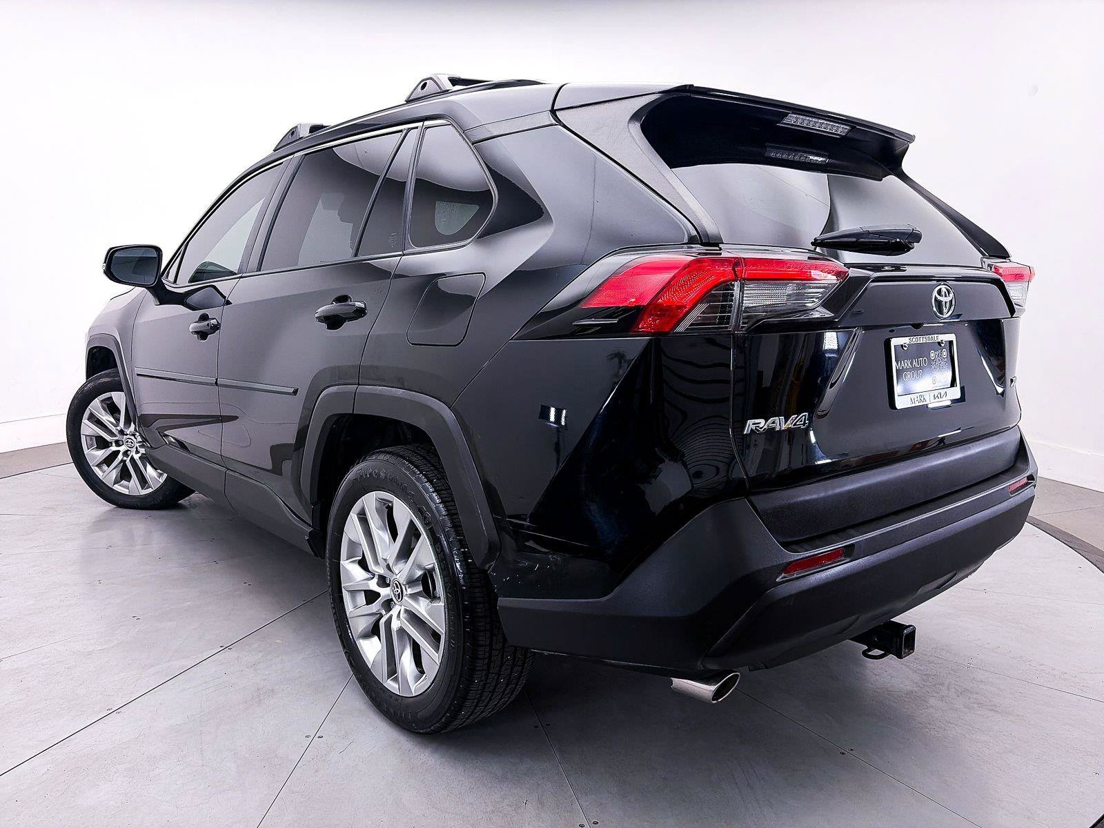 Used 2019 Toyota RAV4 XLE Premium w/ Carpet Mat Package FWD image 2