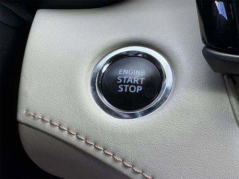 Used 2023 Toyota Highlander XLE image 8