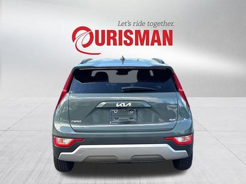 Used 2023 Kia Niro EX image 3