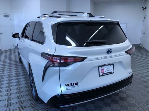 Certified 2021 Toyota Sienna Platinum AWD/4WD image 14