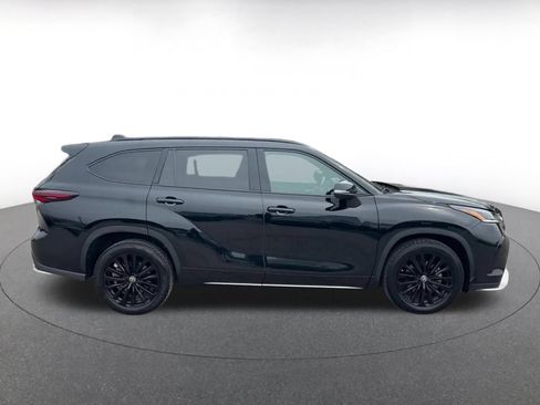 Used 2025 Toyota Highlander XSE AWD/4WD image 15
