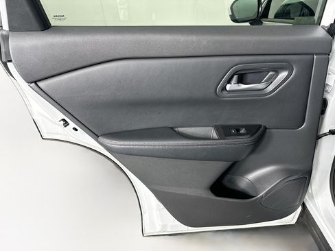 Used 2024 Nissan Rogue SV FWD image 25