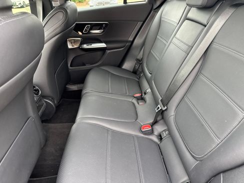 Used 2023 Mercedes-Benz GLC 300 4MATIC image 11