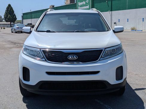 Used 2015 Kia Sorento LX FWD image 2
