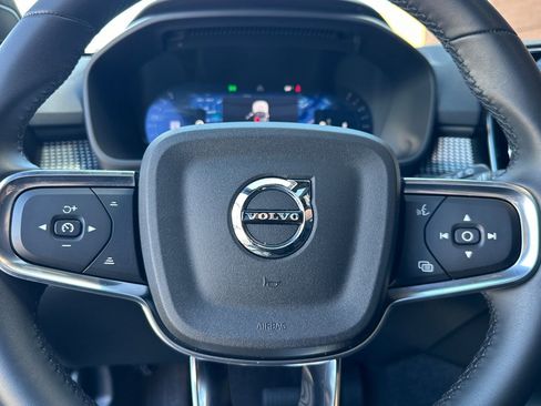 Certified 2025 Volvo XC40 B5 Plus AWD/4WD image 27