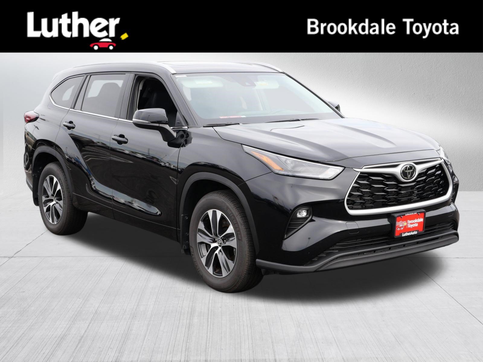Certified 2026 Toyota Highlander XLE AWD/4WD image 1